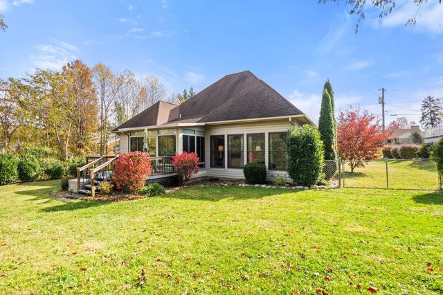 204 ROSE HILL CIR, Staunton, VA 24401