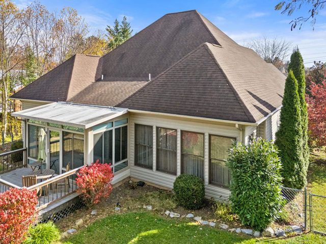 204 ROSE HILL CIR, Staunton, VA 24401