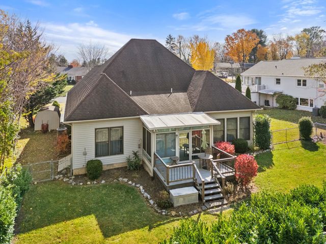 204 ROSE HILL CIR, Staunton, VA 24401