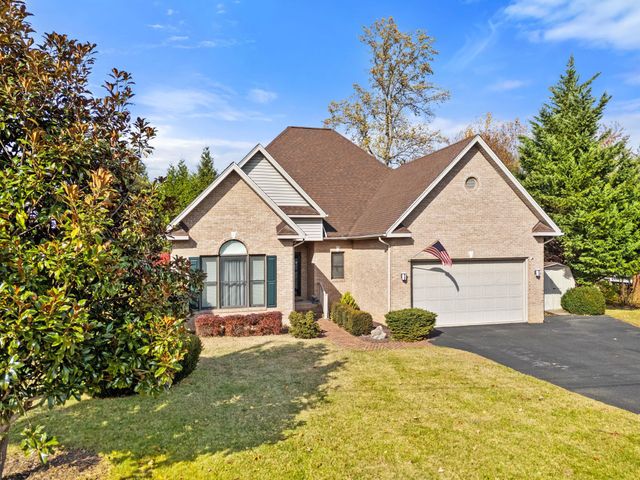 204 ROSE HILL CIR, Staunton, VA 24401