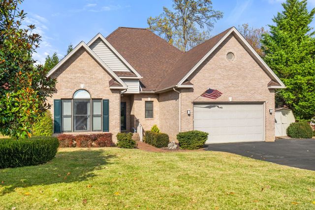 204 ROSE HILL CIR, Staunton, VA 24401