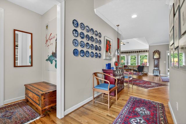 204 ROSE HILL CIR, Staunton, VA 24401