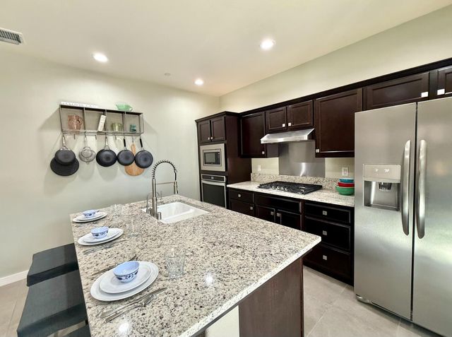 1268 Piazza Lane, Clovis, CA 93612