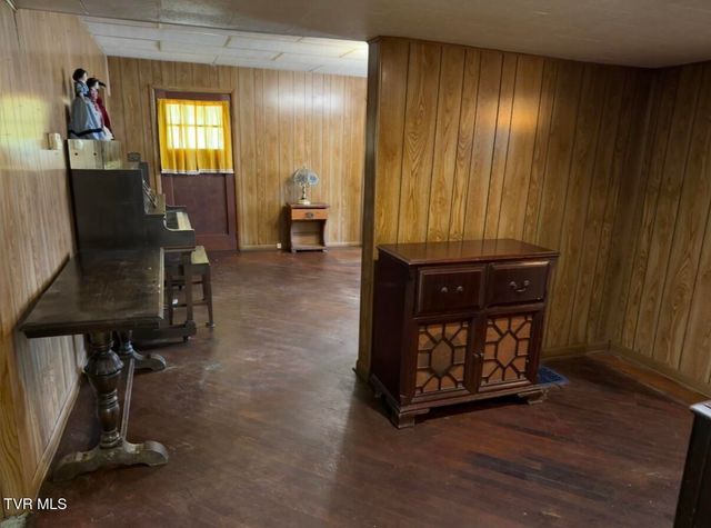1506 Pittstown Road, Bristol, VA 24201