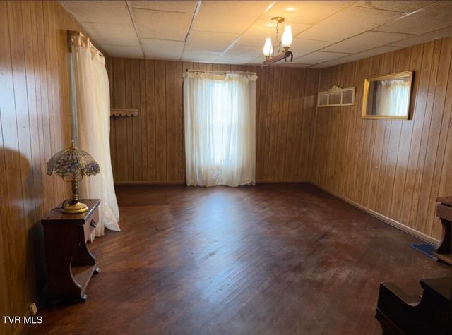 1506 Pittstown Road, Bristol, VA 24201