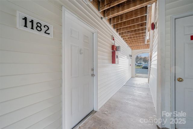 1182 Plaza Walk Drive, Charlotte, NC 28215