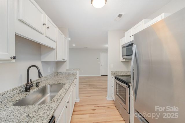 1182 Plaza Walk Drive, Charlotte, NC 28215