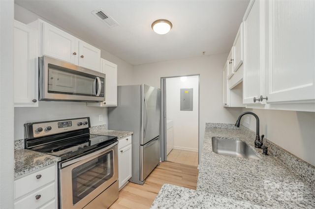 1182 Plaza Walk Drive, Charlotte, NC 28215