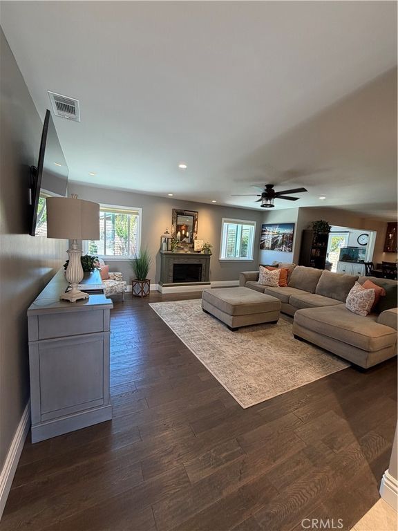 Image 10 of property listing at 401 meadowbrook Drive, Santa Maria, CA 93455