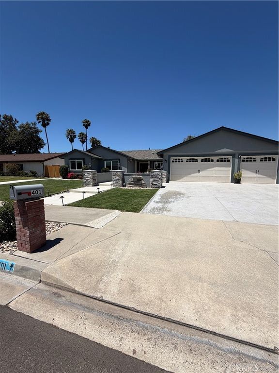 Image 3 of property listing at 401 meadowbrook Drive, Santa Maria, CA 93455