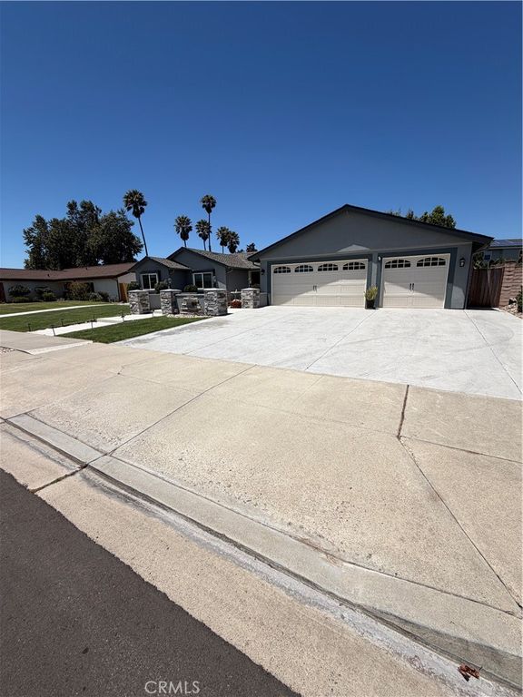 Image 4 of property listing at 401 meadowbrook Drive, Santa Maria, CA 93455