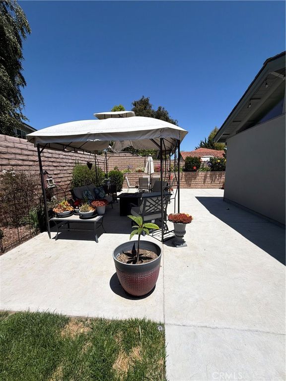 Image 46 of property listing at 401 meadowbrook Drive, Santa Maria, CA 93455