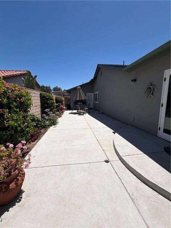 Image 48 of property listing at 401 meadowbrook Drive, Santa Maria, CA 93455