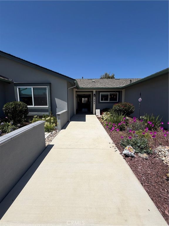 Image 6 of property listing at 401 meadowbrook Drive, Santa Maria, CA 93455