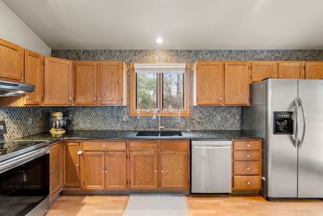 4 Dorianna Cir, Shrewsbury, MA 01545