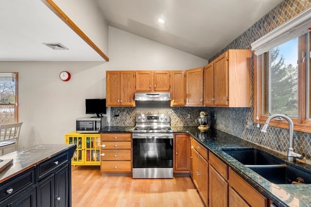 4 Dorianna Cir, Shrewsbury, MA 01545