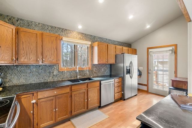 4 Dorianna Cir, Shrewsbury, MA 01545