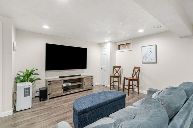 4 Dorianna Cir, Shrewsbury, MA 01545