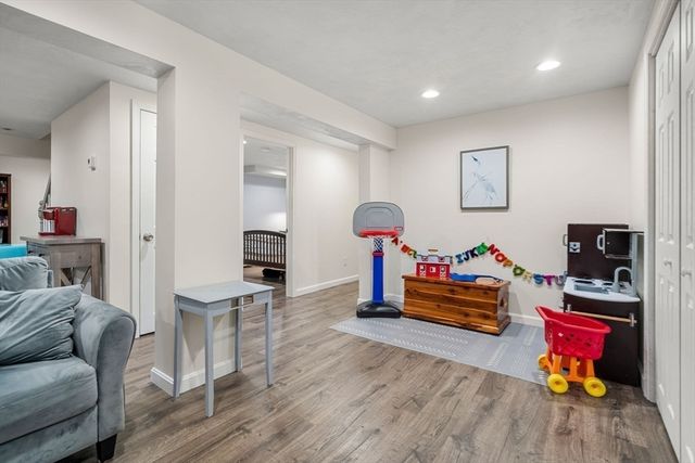 4 Dorianna Cir, Shrewsbury, MA 01545