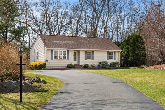 4 Dorianna Cir, Shrewsbury, MA 01545