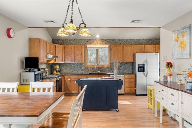 4 Dorianna Cir, Shrewsbury, MA 01545