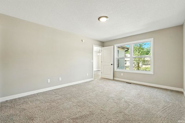 4792 Falcon Parkway, New Haven, IN 46774