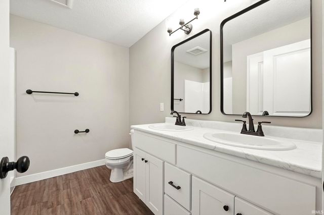 4792 Falcon Parkway, New Haven, IN 46774