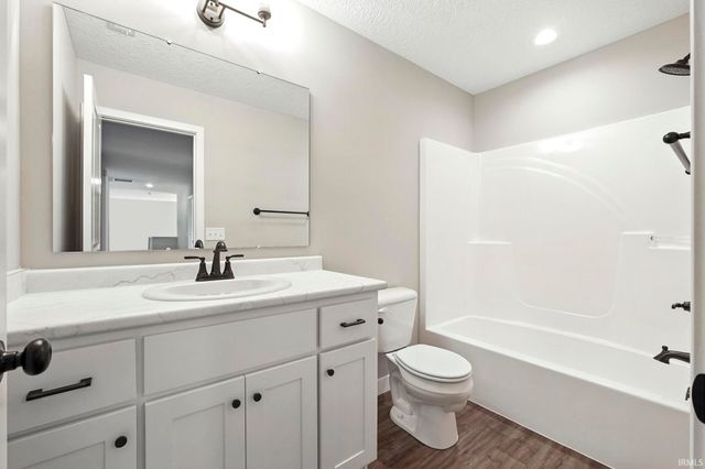 4792 Falcon Parkway, New Haven, IN 46774