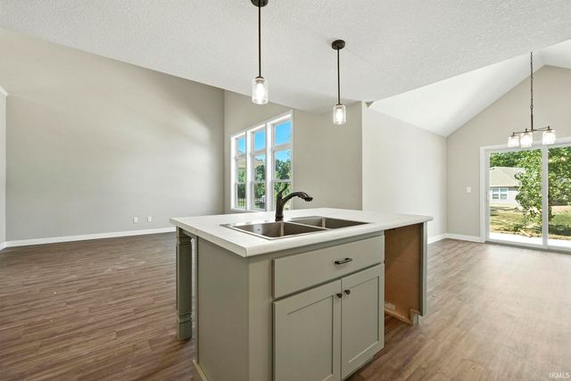 4792 Falcon Parkway, New Haven, IN 46774