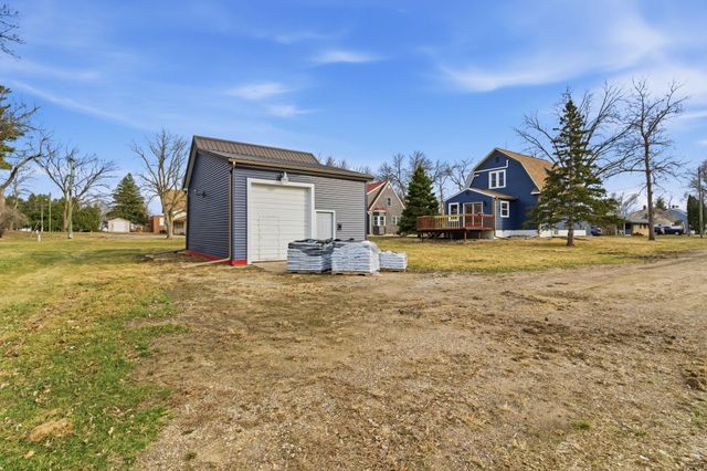 201 Dakota Avenue NE, Pennock, MN 56279