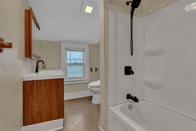 201 Dakota Avenue NE, Pennock, MN 56279