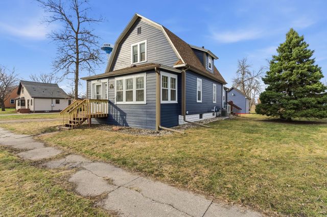 201 Dakota Avenue NE, Pennock, MN 56279