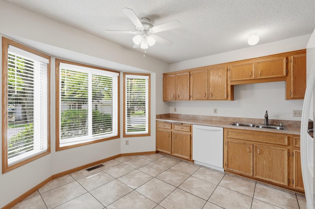 14111 Essex Lane, Apple Valley, MN 55124 — photo 4