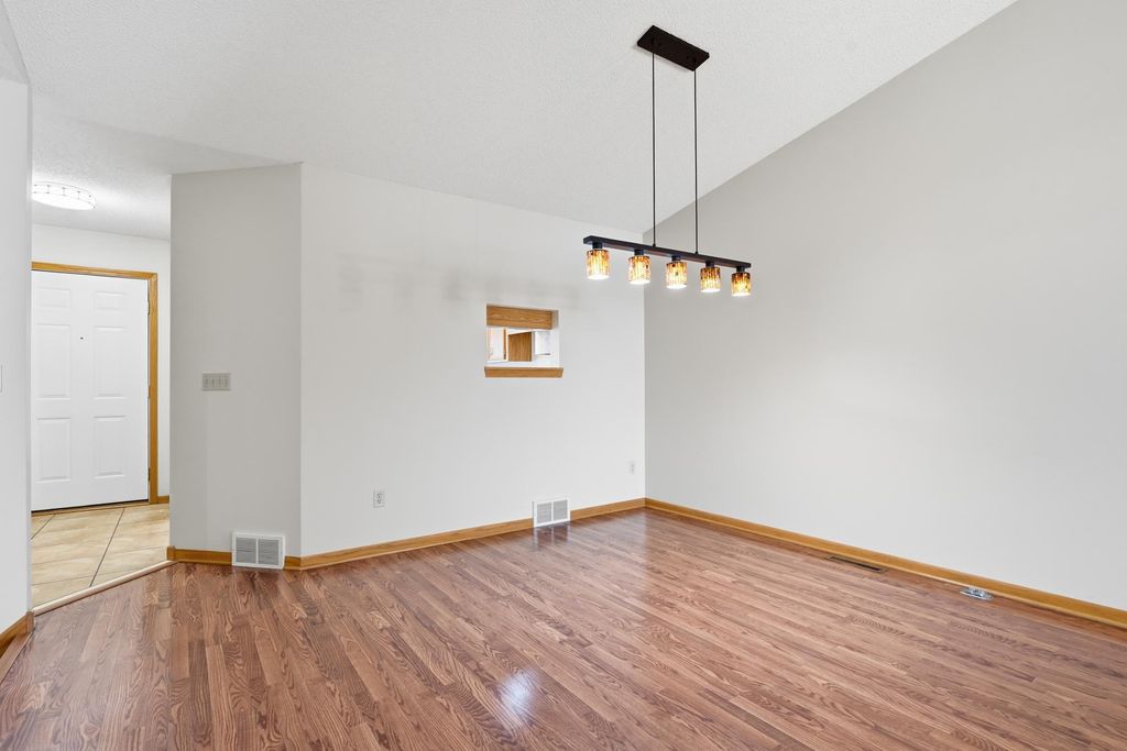 14111 Essex Lane, Apple Valley, MN 55124 — photo 5
