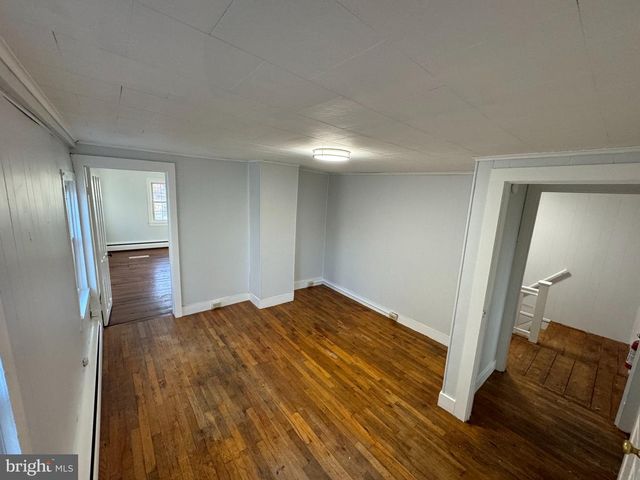 17--19 W DELAWARE AVE, Pennington, NJ 08534