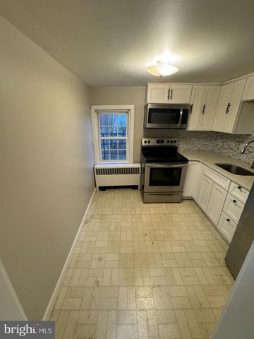 17--19 W DELAWARE AVE, Pennington, NJ 08534
