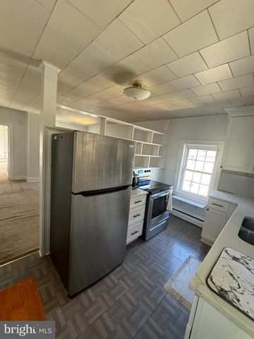 17--19 W DELAWARE AVE, Pennington, NJ 08534