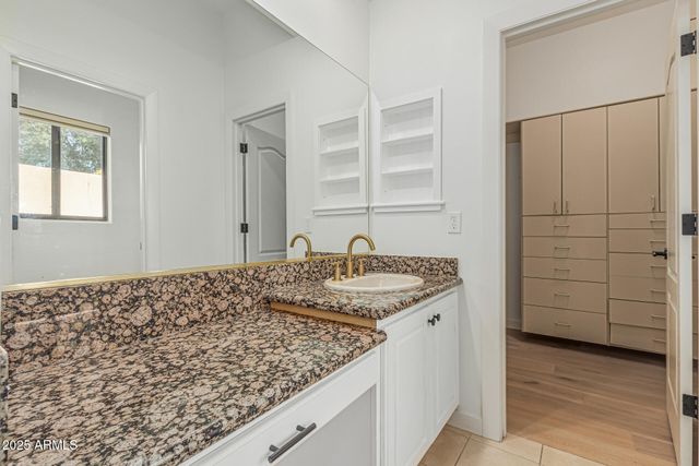 8338 E JOSHUA TREE Lane, Scottsdale, AZ 85250