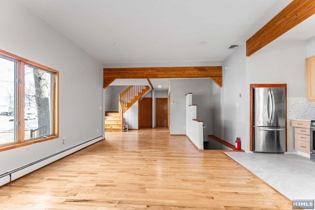 17 Hickory Drive, Oakland, NJ 07436