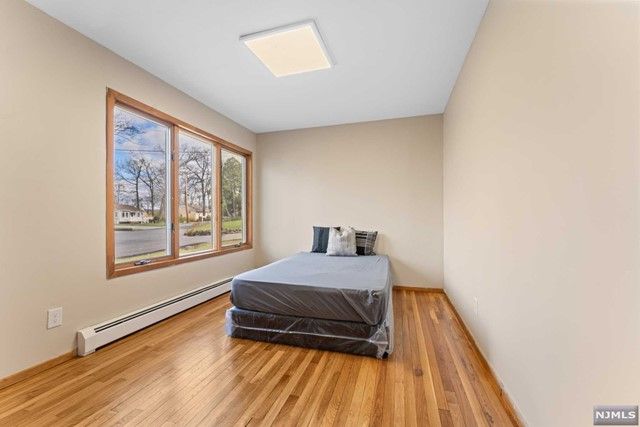 17 Hickory Drive, Oakland, NJ 07436