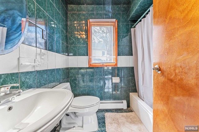 17 Hickory Drive, Oakland, NJ 07436