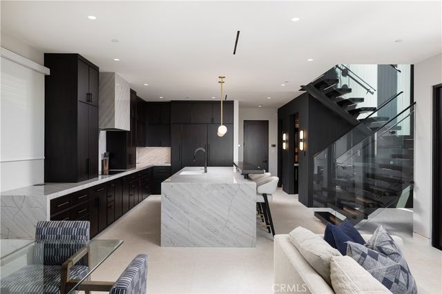 218 E Oceanfront, Newport Beach, CA 92661