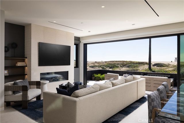 218 E Oceanfront, Newport Beach, CA 92661