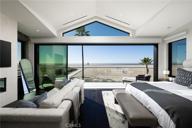 218 E Oceanfront, Newport Beach, CA 92661