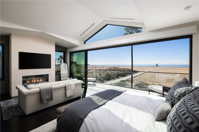 218 E Oceanfront, Newport Beach, CA 92661