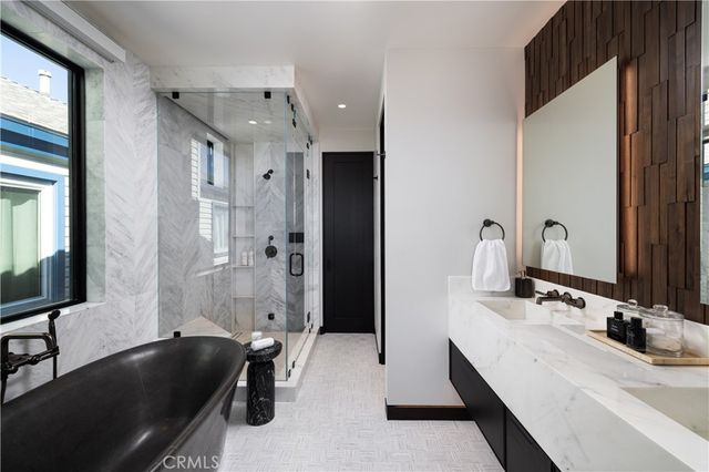 218 E Oceanfront, Newport Beach, CA 92661
