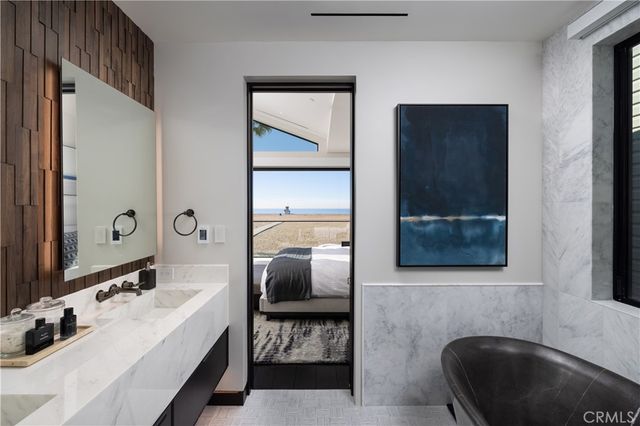 218 E Oceanfront, Newport Beach, CA 92661