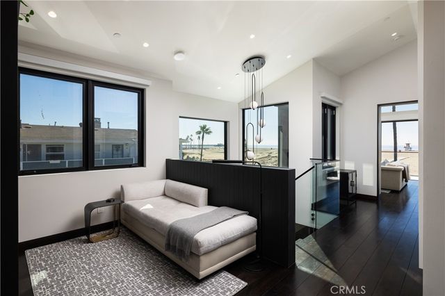 218 E Oceanfront, Newport Beach, CA 92661