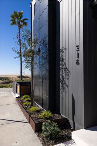 218 E Oceanfront, Newport Beach, CA 92661