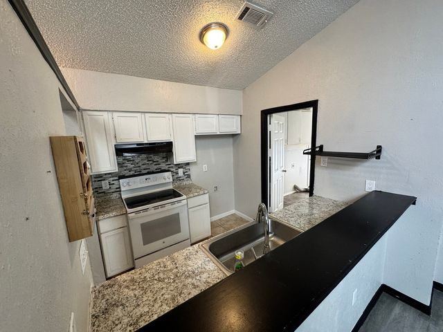 5518 Portsmouth Drive, Arlington, TX 76018